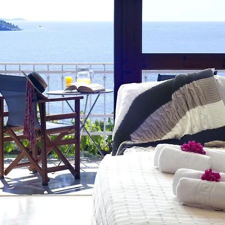 Irida Aegean View, Philian And