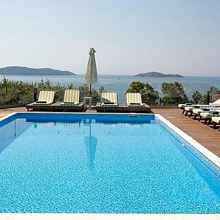 Irida Aegean View, Philian And * 메갈리 아모스
