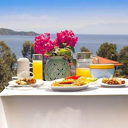 Irida Aegean View, Philian And