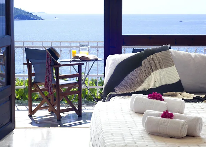 Irida Aegean View, Philian And