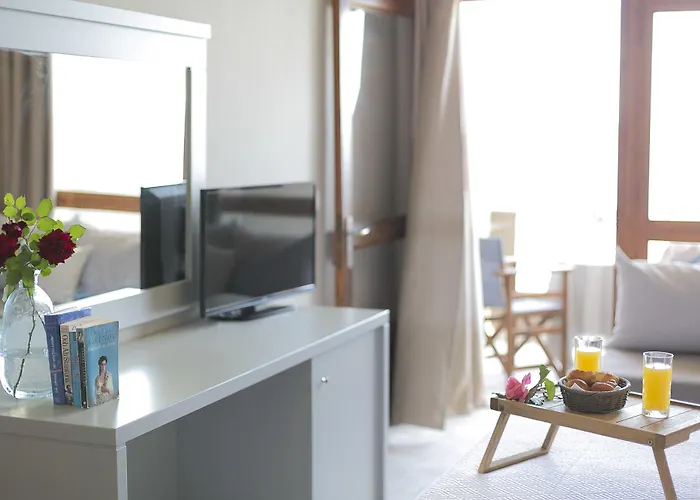 Irida Aegean View, Philian And メガリ・アモス