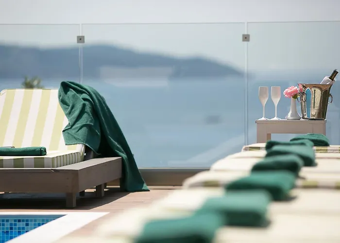 Irida Aegean View, Philian And メガリ・アモス