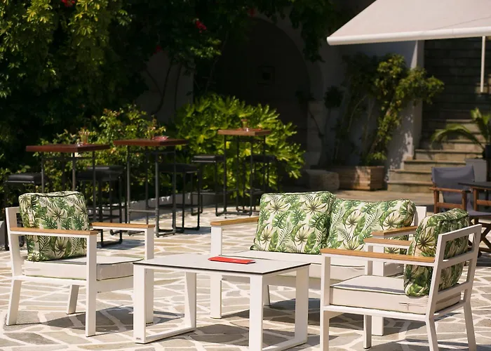 Irida Aegean View, Philian And