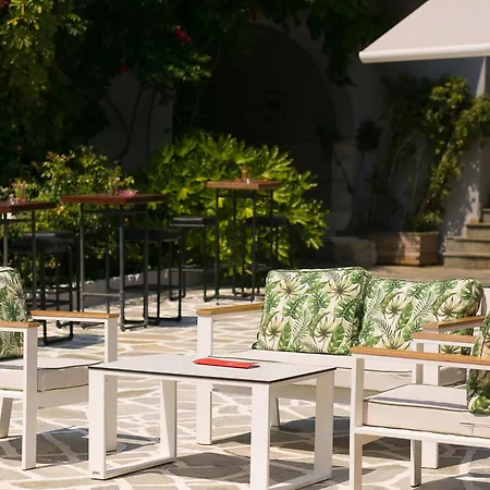 Irida Aegean View, Philian And