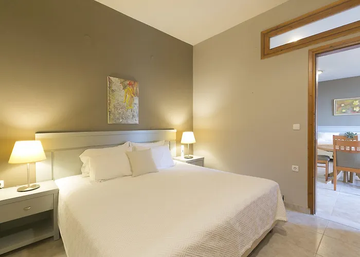 Irida Aegean View, Philian And